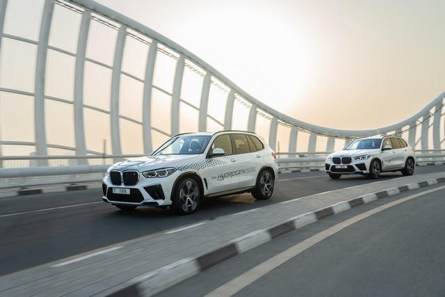 A-BMW-iX5-Hydrogen-a-sivatagban-tesztelt-16
