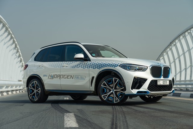 A-BMW-iX5-Hydrogen-a-sivatagban-tesztelt-19