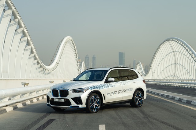 A-BMW-iX5-Hydrogen-a-sivatagban-tesztelt-26