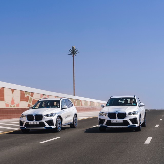 A-BMW-iX5-Hydrogen-a-sivatagban-tesztelt-33