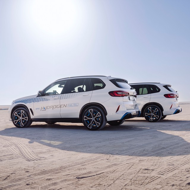 A-BMW-iX5-Hydrogen-a-sivatagban-tesztelt-36