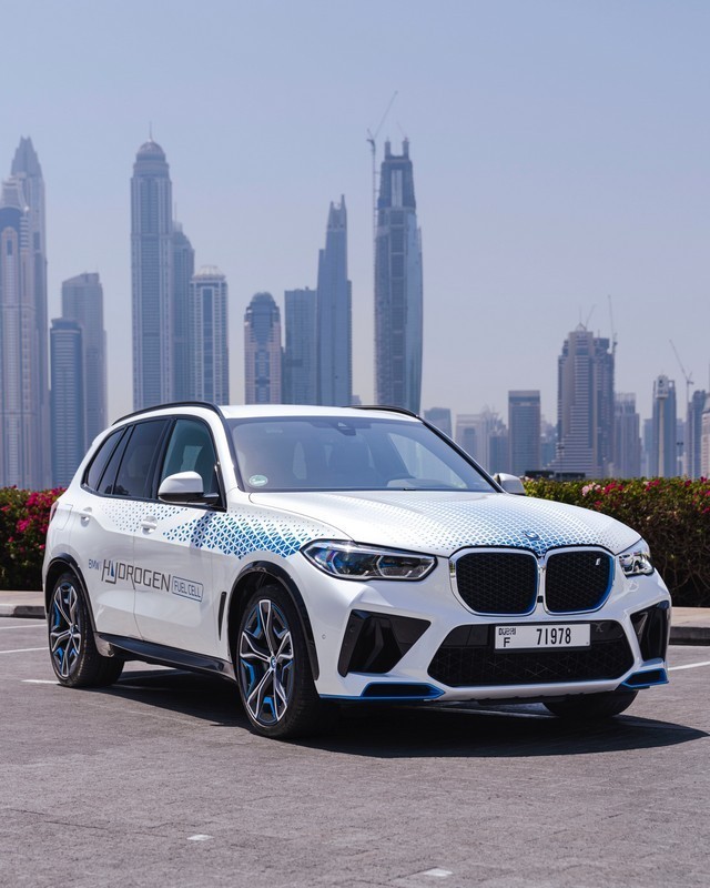 A-BMW-iX5-Hydrogen-a-sivatagban-tesztelt-4