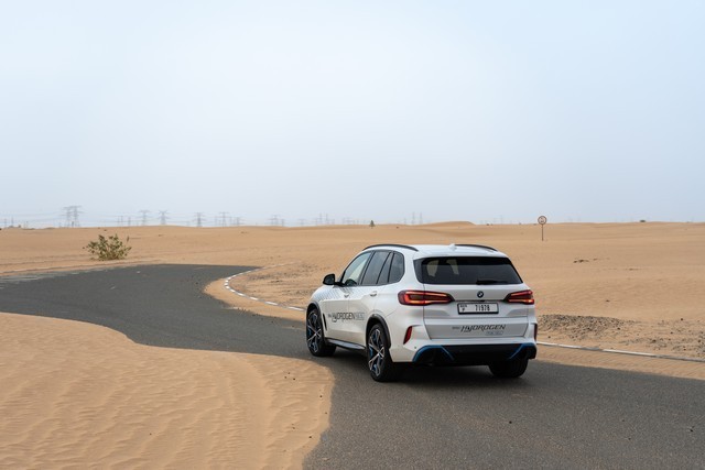 A-BMW-iX5-Hydrogen-a-sivatagban-tesztelt-40
