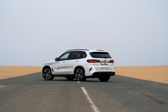 A-BMW-iX5-Hydrogen-a-sivatagban-tesztelt-42