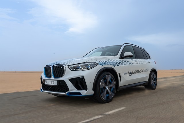 A-BMW-iX5-Hydrogen-a-sivatagban-tesztelt-45