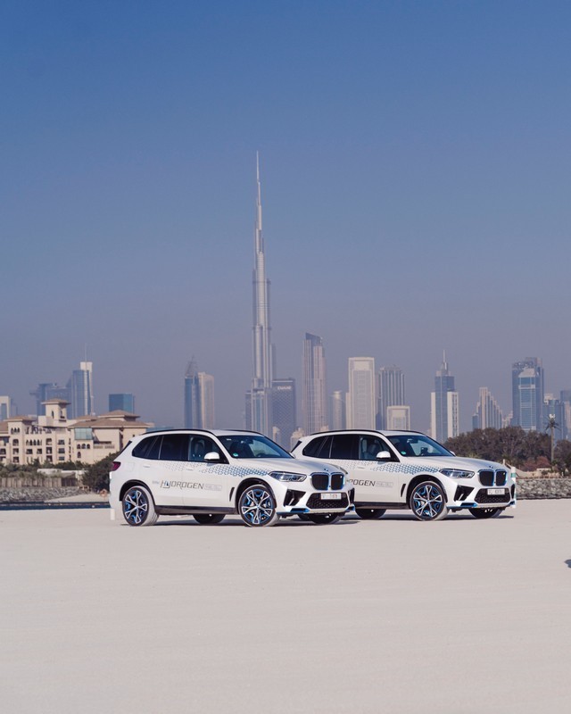 A-BMW-iX5-Hydrogen-a-sivatagban-tesztelt-49