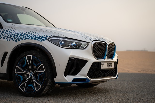 A-BMW-iX5-Hydrogen-a-sivatagban-tesztelt-53