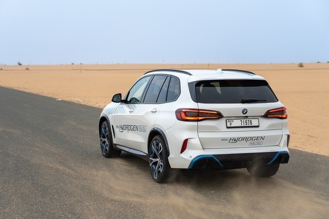 A-BMW-iX5-Hydrogen-a-sivatagban-tesztelt-54