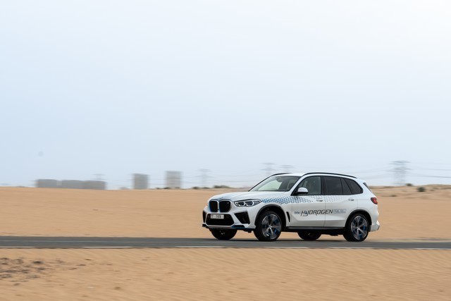 A-BMW-iX5-Hydrogen-a-sivatagban-tesztelt-56