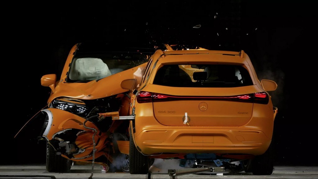 2023-Mercedes-Crash-EV-Crash-Test-14-2048x1152