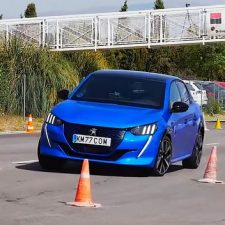 Jávorszarvas-teszten járt az elektromos Peugeot 208