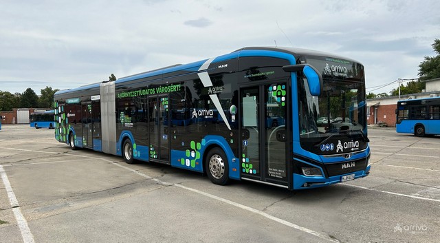 Elektromos meghajtású csuklós busz közlekedik a fővárosban a Zöld Busz Programban